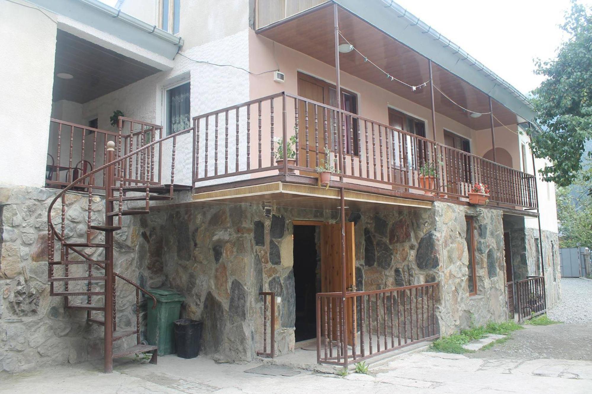 Sunny Hotel Mestia Bagian luar foto